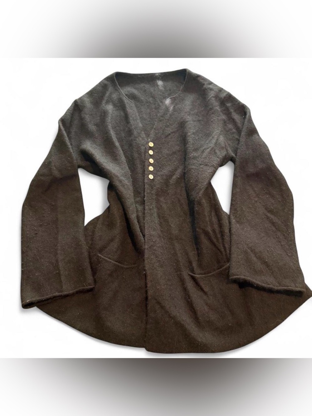 Cashmere cardigan with buttons and pockets